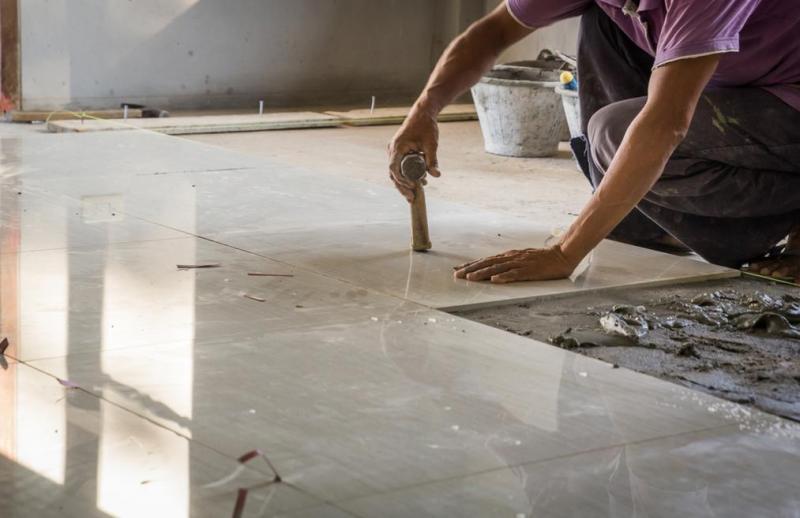 Les &eacute;tapes cl&eacute;s pour la pose de carrelage &agrave; Dammartin-en-Serve